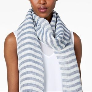 ANN TAYLOR  s t r i p e d  l i n e n  s c a r f